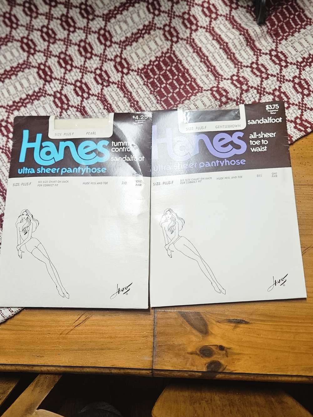 Hanes Vintage Ultra Sheer Pantyhose - Pearl & Gentlebrown